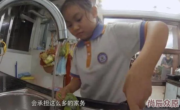 廚房掀起餿子裙子挺進(jìn)去